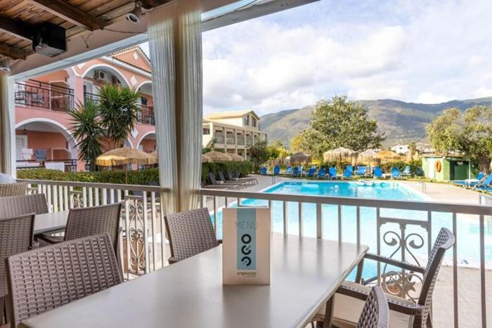 Grapevines Hotel Alikanász Kültér fotó